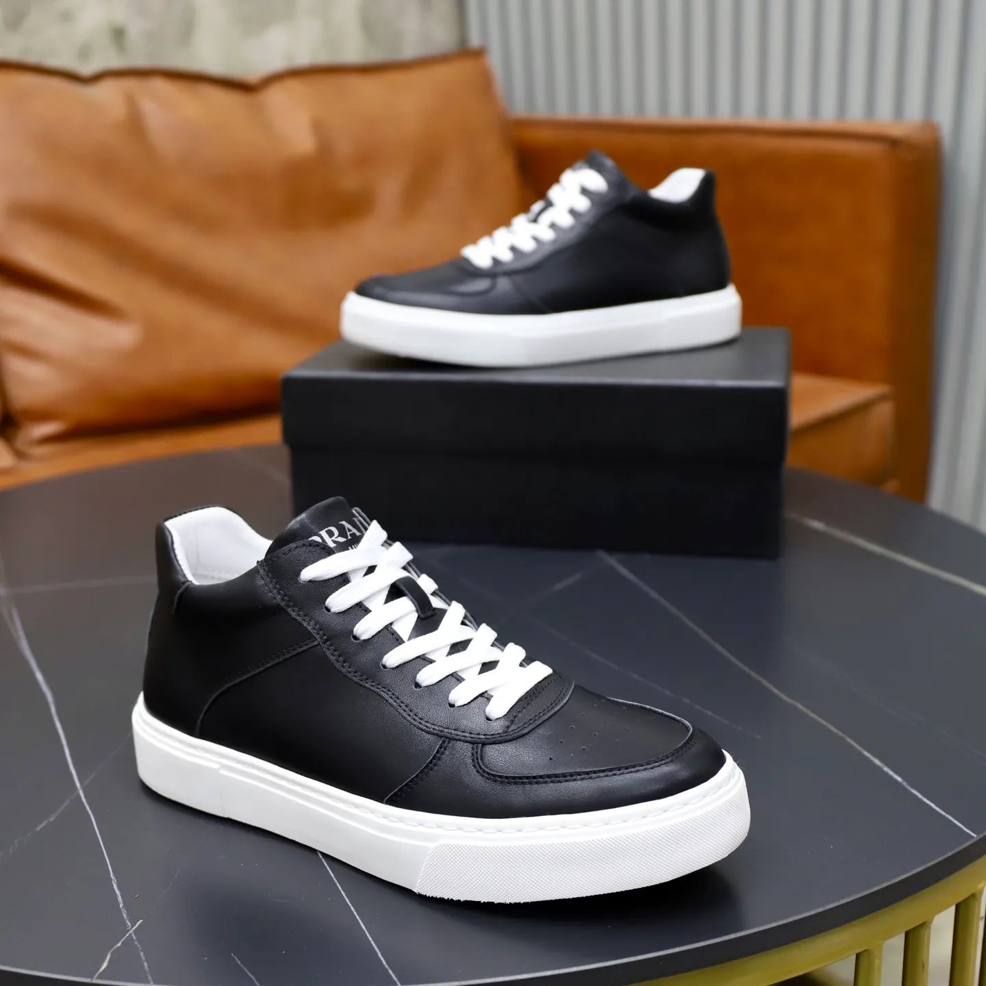 Ex-factory price: 460💰🙅‍♂️🙅‍♂️🙅‍♂️ Brand: PRADA Standard code: 38–44 (45 can be customized) Grade: Same as the official website Material: Original cowhide fabric Comfortable pigskin lining Lightweight wear-resistant outsole Style category: Men's fashionable casual shoes and boots Running sneakers Distinguished luxury brand elements Top luxury Color: actual picture color
